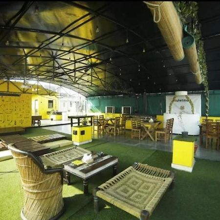 The Heistel Hostel New Delhi Buitenkant foto