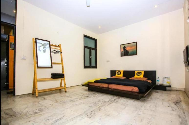 The Heistel Hostel New Delhi Buitenkant foto