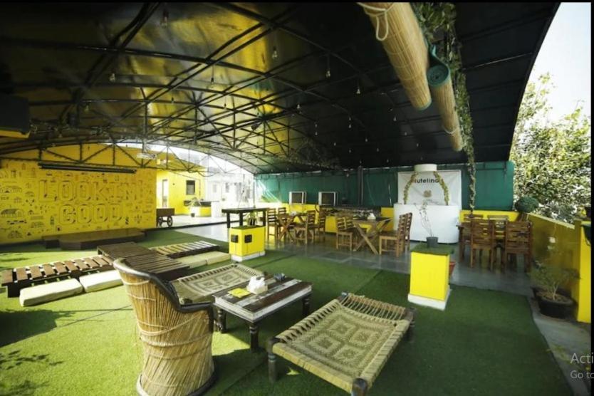 The Heistel Hostel New Delhi Buitenkant foto