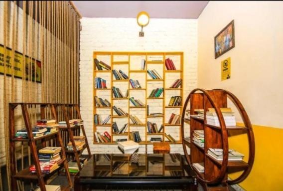 The Heistel Hostel New Delhi Buitenkant foto
